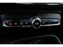Volvo XC40 B4 Plus Dark | Trekhaak | Verwarmbare voorstoelen en stuurwiel | Premium audio by Harman Kardon | Adaptieve cruise control |