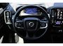 Volvo XC40 B4 Plus Dark | Trekhaak | Verwarmbare voorstoelen en stuurwiel | Premium audio by Harman Kardon | Adaptieve cruise control |