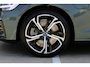 Volvo V60 T6 Plug-in hybrid AWD Plus Dark | Head-up Display | Panoramadak | 360 Graden Camera | 19-Inch Lichtmetalen Velgen | Getint Glas Achter | Nappa Leder/Open Grid Textiel Bekleding| Adaptieve Cruise Control | Pilot Assist | Keyless Entry | Elektrische Achterklep | Stuurverwarming | Stoelverwarming Voor en Achter