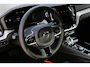 Volvo V60 T6 Plug-in hybrid AWD Plus Dark | Head-up Display | Panoramadak | 360 Graden Camera | 19-Inch Lichtmetalen Velgen | Getint Glas Achter | Nappa Leder/Open Grid Textiel Bekleding| Adaptieve Cruise Control | Pilot Assist | Keyless Entry | Elektrische Achterklep | Stuurverwarming | Stoelverwarming Voor en Achter