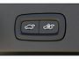 Volvo V60 T6 Plug-in hybrid AWD Plus Dark | Head-up Display | Panoramadak | 360 Graden Camera | 19-Inch Lichtmetalen Velgen | Getint Glas Achter | Nappa Leder/Open Grid Textiel Bekleding| Adaptieve Cruise Control | Pilot Assist | Keyless Entry | Elektrische Achterklep | Stuurverwarming | Stoelverwarming Voor en Achter