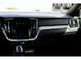 Volvo V60 T6 Plug-in hybrid AWD Plus Dark | Head-up Display | Panoramadak | 360 Graden Camera | 19-Inch Lichtmetalen Velgen | Getint Glas Achter | Nappa Leder/Open Grid Textiel Bekleding| Adaptieve Cruise Control | Pilot Assist | Keyless Entry | Elektrische Achterklep | Stuurverwarming | Stoelverwarming Voor en Achter