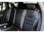 Volvo V60 T6 Plug-in hybrid AWD Plus Dark | Head-up Display | Panoramadak | 360 Graden Camera | 19-Inch Lichtmetalen Velgen | Getint Glas Achter | Nappa Leder/Open Grid Textiel Bekleding| Adaptieve Cruise Control | Pilot Assist | Keyless Entry | Elektrische Achterklep | Stuurverwarming | Stoelverwarming Voor en Achter