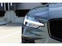 Volvo V60 T6 Plug-in hybrid AWD Plus Dark | Head-up Display | Panoramadak | 360 Graden Camera | 19-Inch Lichtmetalen Velgen | Getint Glas Achter | Nappa Leder/Open Grid Textiel Bekleding| Adaptieve Cruise Control | Pilot Assist | Keyless Entry | Elektrische Achterklep | Stuurverwarming | Stoelverwarming Voor en Achter