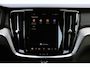 Volvo V60 T6 Plug-in hybrid AWD Plus Dark | Head-up Display | Panoramadak | 360 Graden Camera | 19-Inch Lichtmetalen Velgen | Getint Glas Achter | Nappa Leder/Open Grid Textiel Bekleding| Adaptieve Cruise Control | Pilot Assist | Keyless Entry | Elektrische Achterklep | Stuurverwarming | Stoelverwarming Voor en Achter