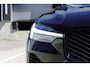 Volvo XC60 T6 Plug-in hybrid AWD Plus Dark | Panoramadak | Trekhaak | 360 graden camera | Verwarmbare voorstoelen en achterbank | Premium audio by Harman Kardon | Head-up display |
