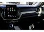Volvo XC60 T6 Plug-in hybrid AWD Plus Dark | Panoramadak | Trekhaak | 360 graden camera | Verwarmbare voorstoelen en achterbank | Premium audio by Harman Kardon | Head-up display |