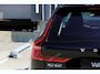 Volvo XC60 T6 Plug-in hybrid AWD Plus Dark | Panoramadak | Trekhaak | 360 graden camera | Verwarmbare voorstoelen en achterbank | Premium audio by Harman Kardon | Head-up display |