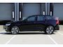 Volvo XC60 T6 Plug-in hybrid AWD Plus Dark | Panoramadak | Trekhaak | 360 graden camera | Verwarmbare voorstoelen en achterbank | Premium audio by Harman Kardon | Head-up display |
