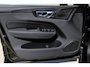 Volvo XC60 T6 Plug-in hybrid AWD Plus Dark | Panoramadak | Trekhaak | 360 graden camera | Verwarmbare voorstoelen en achterbank | Premium audio by Harman Kardon | Head-up display |