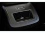Volvo XC60 T6 Plug-in hybrid AWD Plus Dark | Panoramadak | Trekhaak | 360 graden camera | Verwarmbare voorstoelen en achterbank | Premium audio by Harman Kardon | Head-up display |