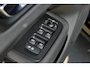Volvo XC60 T6 Plug-in hybrid AWD Plus Dark | Panoramadak | Trekhaak | 360 graden camera | Verwarmbare voorstoelen en achterbank | Premium audio by Harman Kardon | Head-up display |