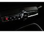 Volvo XC40 B4 Plus Black Edition | Verwarmbare voorstoelen | Verwarmbaar stuurwiel | Premium audio by Harman Kardon | Panoramadak | Rondom zichtcamera | Verwarmbare voorruit | 20 inch Lichtmetalen velgen | Alarmklasse 3