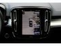 Volvo XC40 B4 Plus Black Edition | Verwarmbare voorstoelen | Verwarmbaar stuurwiel | Premium audio by Harman Kardon | Panoramadak | Rondom zichtcamera | Verwarmbare voorruit | 20 inch Lichtmetalen velgen | Alarmklasse 3