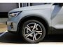 Volvo XC40 B4 Plus Dark | Trekhaak | Verwarmbare voorstoelen en stuurwiel | Premium audio by Harman Kardon | Adaptieve cruise control | Verwarmbare voorruit | Keyless | Elektrische achterklep | Apple carplay/Android auto
