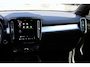 Volvo XC40 B4 Plus Dark | Trekhaak | Verwarmbare voorstoelen en stuurwiel | Premium audio by Harman Kardon | Adaptieve cruise control | Verwarmbare voorruit | Keyless | Elektrische achterklep | Apple carplay/Android auto