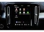Volvo XC40 B4 Plus Dark | Trekhaak | Verwarmbare voorstoelen en stuurwiel | Premium audio by Harman Kardon | Adaptieve cruise control | Verwarmbare voorruit | Keyless | Elektrische achterklep | Apple carplay/Android auto