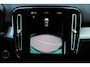 Volvo XC40 B4 Plus Dark | Trekhaak | Verwarmbare voorstoelen en stuurwiel | Premium audio by Harman Kardon | Adaptieve cruise control | Verwarmbare voorruit | Keyless | Elektrische achterklep | Apple carplay/Android auto