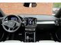 Volvo EX40 Single Motor Extended Range Ultra Europa 82 kWh | 45th Anniversary Edition | Panoramisch schuif-/ kanteldak | Harman Kardon | Elektrisch verstelbare voorstoelen met geheugen functie | 5 jaar garantie - (2 jaar extra fabrieksgarantie) | 20 inch lichtmetalen velgen | Extra getint glas achter | Verwarmde voorstoelen en stuurwiel | Pilot assist | Adaptieve cruise control