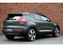 Volvo EX40 Single Motor Extended Range Ultra Europa 82 kWh | 45th Anniversary Edition | Panoramisch schuif-/ kanteldak | Harman Kardon | Elektrisch verstelbare voorstoelen met geheugen functie | 5 jaar garantie - (2 jaar extra fabrieksgarantie) | 20 inch lichtmetalen velgen | Extra getint glas achter | Verwarmde voorstoelen en stuurwiel | Pilot assist | Adaptieve cruise control
