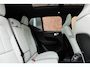 Volvo EX40 Single Motor Extended Range Ultra Europa 82 kWh | 45th Anniversary Edition | Panoramisch schuif-/ kanteldak | Harman Kardon | Elektrisch verstelbare voorstoelen met geheugen functie | 5 jaar garantie - (2 jaar extra fabrieksgarantie) | 20 inch lichtmetalen velgen | Extra getint glas achter | Verwarmde voorstoelen en stuurwiel | Pilot assist | Adaptieve cruise control