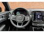 Volvo EX40 Single Motor Extended Range Ultra Europa 82 kWh | 45th Anniversary Edition | Panoramisch schuif-/ kanteldak | Harman Kardon | Elektrisch verstelbare voorstoelen met geheugen functie | 5 jaar garantie - (2 jaar extra fabrieksgarantie) | 20 inch lichtmetalen velgen | Extra getint glas achter | Verwarmde voorstoelen en stuurwiel | Pilot assist | Adaptieve cruise control