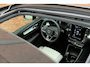 Volvo EX40 Single Motor Extended Range Ultra Europa 82 kWh | 45th Anniversary Edition | Panoramisch schuif-/ kanteldak | Harman Kardon | Elektrisch verstelbare voorstoelen met geheugen functie | 5 jaar garantie - (2 jaar extra fabrieksgarantie) | 20 inch lichtmetalen velgen | Extra getint glas achter | Verwarmde voorstoelen en stuurwiel | Pilot assist | Adaptieve cruise control