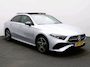 Mercedes-Benz A-klasse 250 e Business Solution AMG | Panoramadak | Trekhaak | Alarm | Sfeerverlichting | Keyless Go | Stuur en Stoelverwarming | CarPlay Inclusief 24 maanden Mercedes-Benz Certified garantie voor Europa.