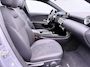 Mercedes-Benz A-klasse 250 e Business Solution AMG | Panoramadak | Trekhaak | Alarm | Sfeerverlichting | Keyless Go | Stuur en Stoelverwarming | CarPlay Inclusief 24 maanden Mercedes-Benz Certified garantie voor Europa.