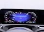 Mercedes-Benz A-klasse 250 e Business Solution AMG | Panoramadak | Trekhaak | Alarm | Sfeerverlichting | Keyless Go | Stuur en Stoelverwarming | CarPlay Inclusief 24 maanden Mercedes-Benz Certified garantie voor Europa.