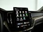 Volvo XC60 T6 Plug-in hybrid AWD Ultra Dark | Panoramadak | 360° camera | Head-up display | Luchtvering | Harman Kardon | Stoel- en stuurverwarming | Trekhaak
