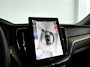 Volvo XC60 T6 Plug-in hybrid AWD Ultra Dark | Panoramadak | 360° camera | Head-up display | Luchtvering | Harman Kardon | Stoel- en stuurverwarming | Trekhaak