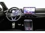 Volkswagen T-Roc 1.5 eTsi R-Line First Edition l Elektr. Trekhaak l IQ Light l ELektr. Klep l Led PLUS l Digital PRO l 19" Velgen l R-Line interieur l