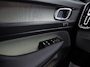 Volvo XC40 1.5 T4 Recharge Inscription Expression 211Pk Automaat (PANORAMADAK, APPLE CARPLAY, MEMORY SEATS, LEDER, CAMERA, SPORTSTOELEN, GETINT GLAS, ELEK ACHTERKLEP, NIEUWE APK, NIEUWSTAAT)