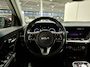 Kia Niro EV e-Niro ExecutiveLine 64 kWh SOH 97.6% Stoel en stuur verwarming, schuif kantel dak, Apple Carplay/Android Auto, navigatie, camera.