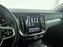 Volvo V60 B4 Essential Edition | Parkeercamera | Stoel- en stuurverwarming | Trekhaak | Getint glas