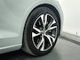 Volvo V60 B4 Essential Edition | Parkeercamera | Stoel- en stuurverwarming | Trekhaak | Getint glas