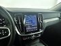 Volvo V60 B4 Essential Edition | Parkeercamera | Stoel- en stuurverwarming | Trekhaak | Getint glas