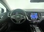 Volvo V60 B4 Essential Edition | Parkeercamera | Stoel- en stuurverwarming | Trekhaak | Getint glas