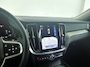 Volvo V60 B4 Essential Edition | Parkeercamera | Stoel- en stuurverwarming | Trekhaak | Getint glas