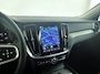 Volvo V60 B4 Essential Edition | Parkeercamera | Stoel- en stuurverwarming | Trekhaak | Getint glas