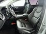Volvo V60 B4 Essential Edition | Parkeercamera | Stoel- en stuurverwarming | Trekhaak | Getint glas