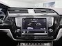 Volkswagen Touran 1.4 TSI Highline | Carplay | Achteruitrijcamera | Panoramisch-schuifdak | Parkeersensoren voor + Achter | Stoelverwarming | Navigatie | Adaptieve cruise control |