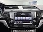 Volkswagen Touran 1.4 TSI Highline | Carplay | Achteruitrijcamera | Panoramisch-schuifdak | Parkeersensoren voor + Achter | Stoelverwarming | Navigatie | Adaptieve cruise control |