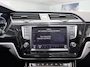 Volkswagen Touran 1.4 TSI Highline | Carplay | Achteruitrijcamera | Panoramisch-schuifdak | Parkeersensoren voor + Achter | Stoelverwarming | Navigatie | Adaptieve cruise control |