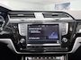 Volkswagen Touran 1.4 TSI Highline | Carplay | Achteruitrijcamera | Panoramisch-schuifdak | Parkeersensoren voor + Achter | Stoelverwarming | Navigatie | Adaptieve cruise control |