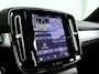 Volvo XC40 B4 Plus Black Edition | Panoramadak | 360° camera | Harman Kardon | Stoel- en stuurverwarming | Trekhaak