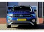 Volkswagen T-Cross 1.0 TSI Life + Achteruitrij camera + Lichtmetalen Velgen + Keurig onderhouden Navigatie + Verkeersbord detectie + Apple / Android carplay