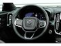 Volvo XC40 B3 Mild Hybrid Ultra Dark Black Edition | Lighting Pack | Verwarmbare Voorruit | Panoramisch Schuif-/Kanteldak | Trekhaak Semi Elektrisch Inklapbaar | Harman/Kardon | Elektrisch Verstelbare Stoelen Met Memory | Keyless | Elektrische Achterklep | 20-Inch Lichtmetalen | Verwarmbare Voorstoelen | Stuurverwarming | Adaptieve Cruise Control | Pilot Assist | Visual Park Assist incl. 360° Camera |