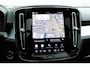 Volvo XC40 B3 Mild Hybrid Ultra Dark Black Edition | Lighting Pack | Verwarmbare Voorruit | Panoramisch Schuif-/Kanteldak | Trekhaak Semi Elektrisch Inklapbaar | Harman/Kardon | Elektrisch Verstelbare Stoelen Met Memory | Keyless | Elektrische Achterklep | 20-Inch Lichtmetalen | Verwarmbare Voorstoelen | Stuurverwarming | Adaptieve Cruise Control | Pilot Assist | Visual Park Assist incl. 360° Camera |